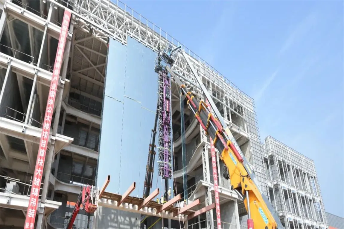NorthGlass’First 18.3 meters "Super Glass"  Curtain Wall was Successfully Installed
