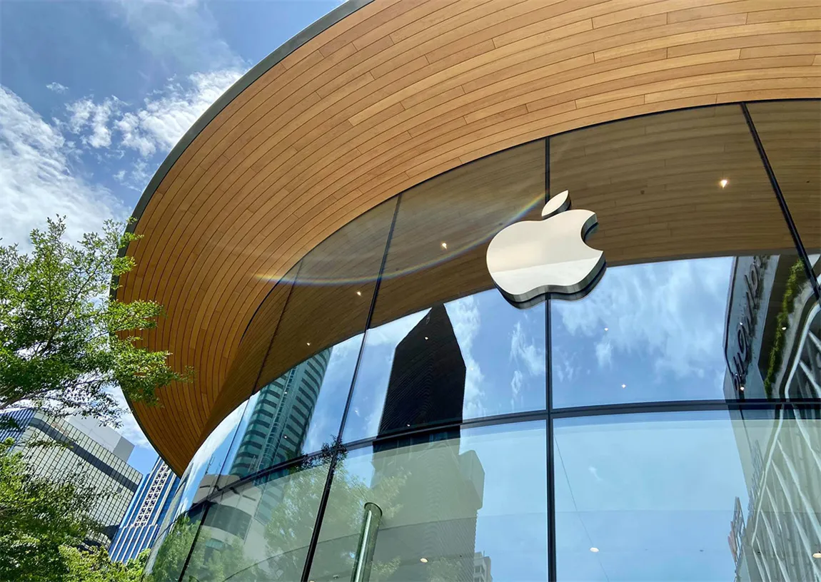 泰美啦！落地玻璃帷幕結合曲木工藝，東南亞最大 Apple Store 成曼谷新地標，世界最長城市名環繞的預告牆也超吸睛-3.webp